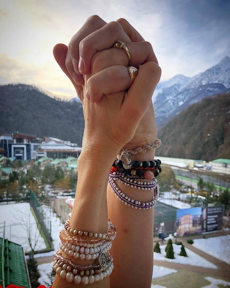 Руки влюбленных