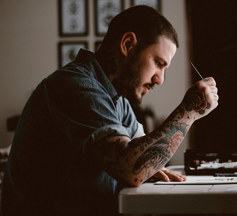 Не все мужчины обязательно агрессивны, человек может просто самовыражаться путем нанесения тату