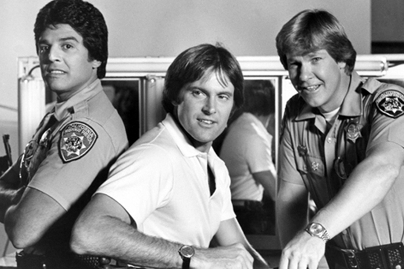 Кадр из сериала "Калифорнийский дорожный патруль" с Брюсом Дженнером