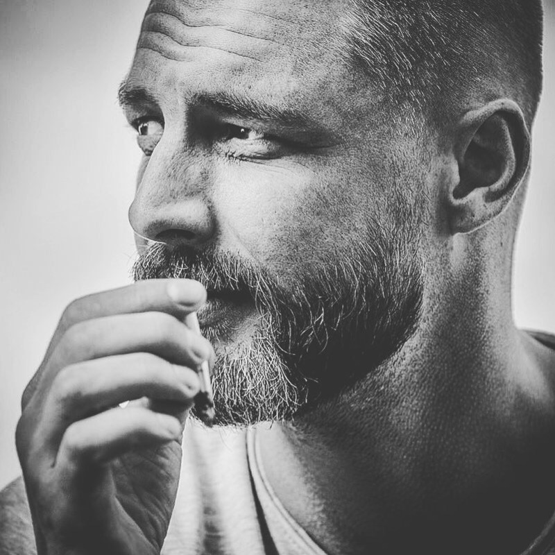 "Устраивался работать барменом, поваром горячего цеха и официантом"