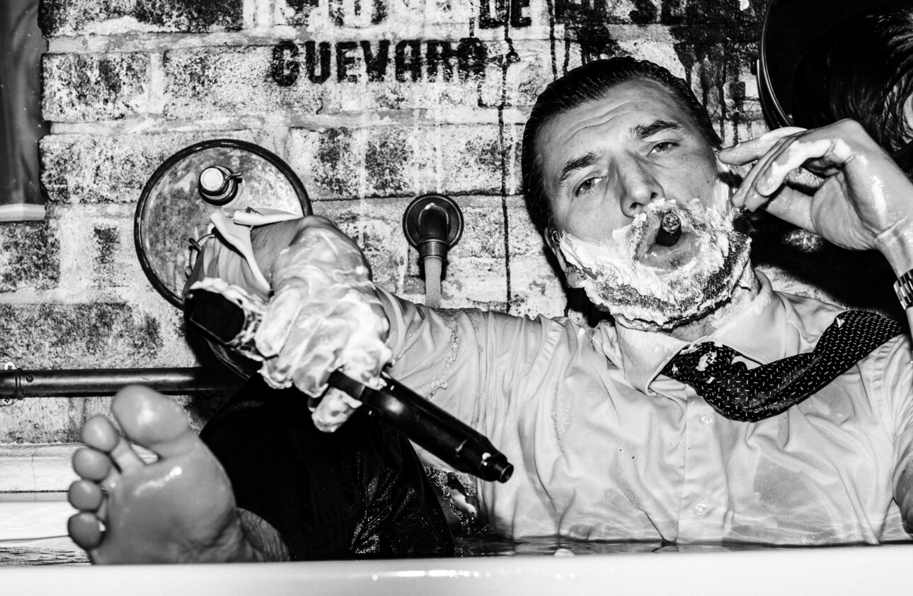 "Я замкнутый, необщительный, даже время неловко спросить на улице"