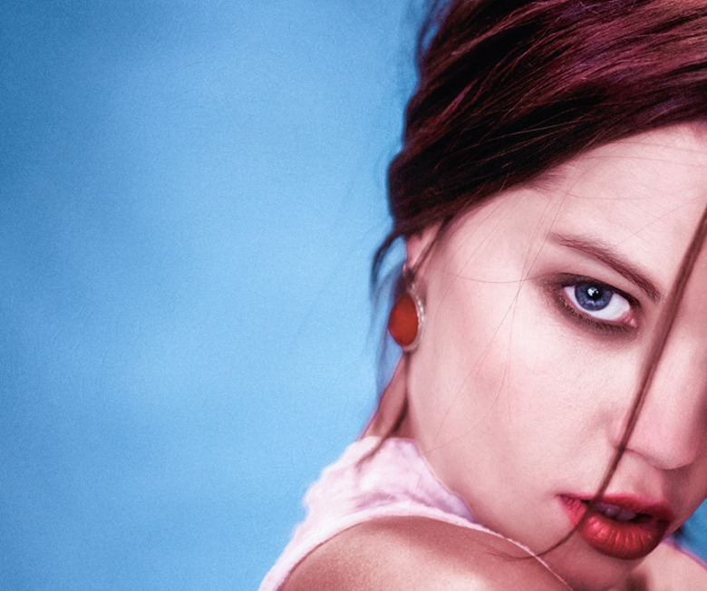 Рассказываем, как отвлечь внимание от складки под бровью