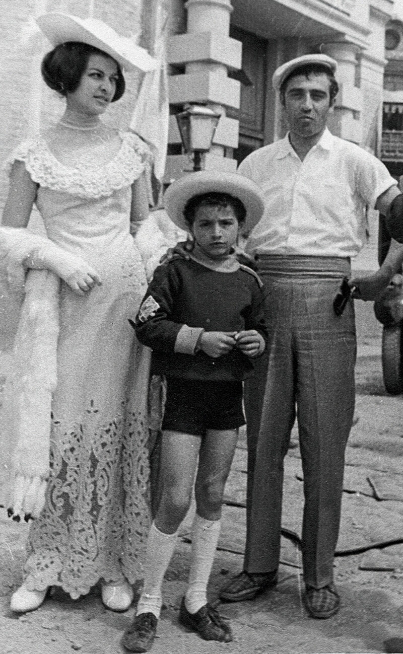 Они были прекрасной парой: режиссер Эдмонд Кеосаян и актриса Лаура Геворкян. Их сын Давид стал папой Лауры