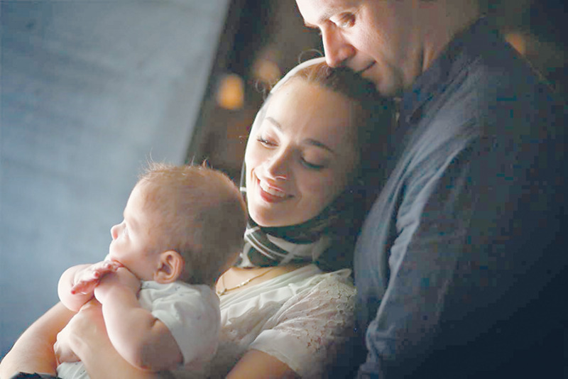 "Младший сын Лука предрасположен к музыке, он обожает мамины песни и уже разрисовал весь пол»