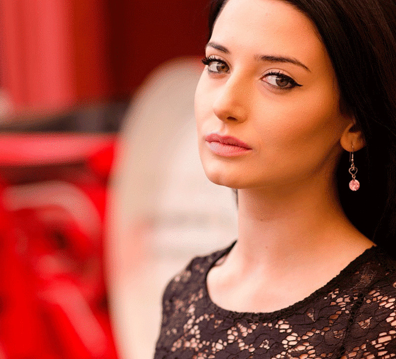 Девушка-"зима" яркая сама по себе