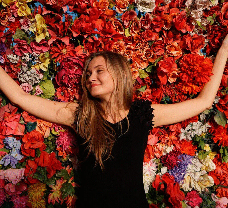 Летним красавицам абсолютно не идут "кислотные" оттенки