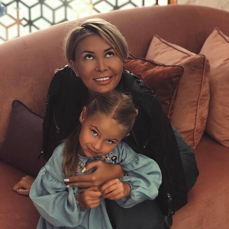 Элина Камирен с дочерью