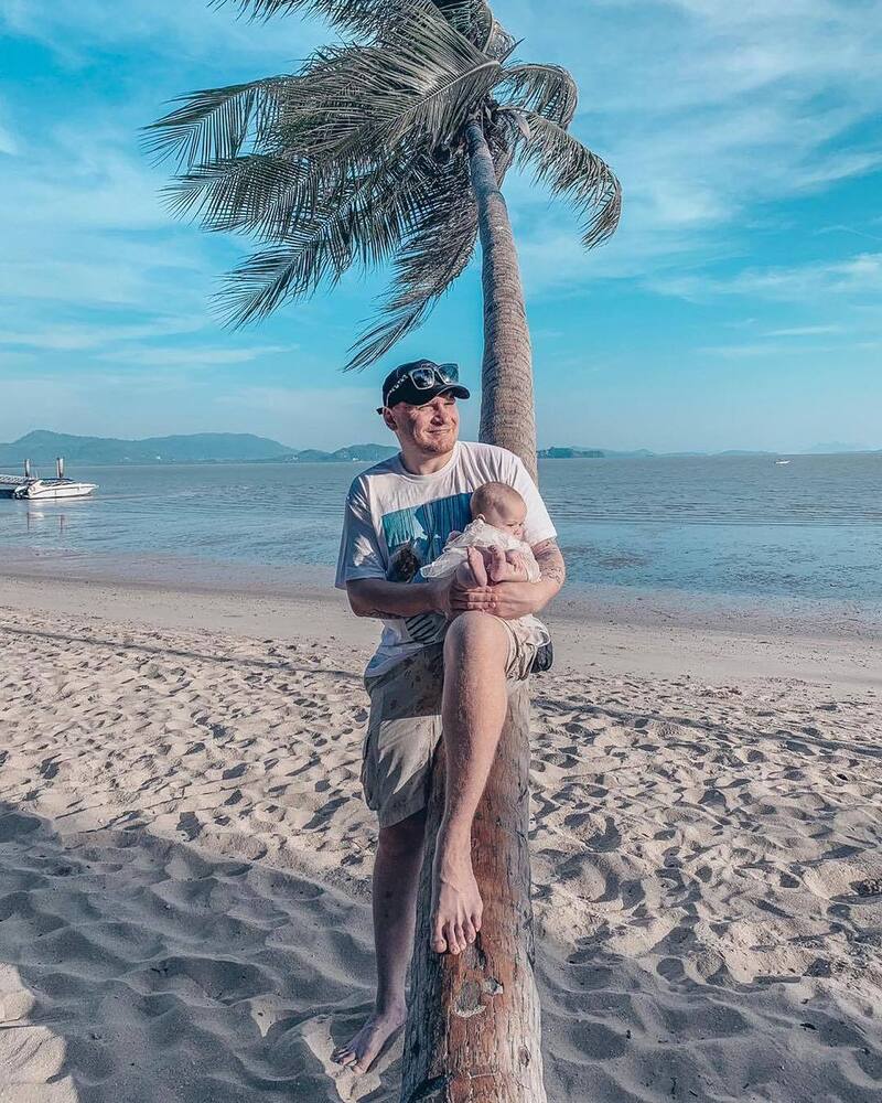 Сергей Сафронов с маленькой Алисой