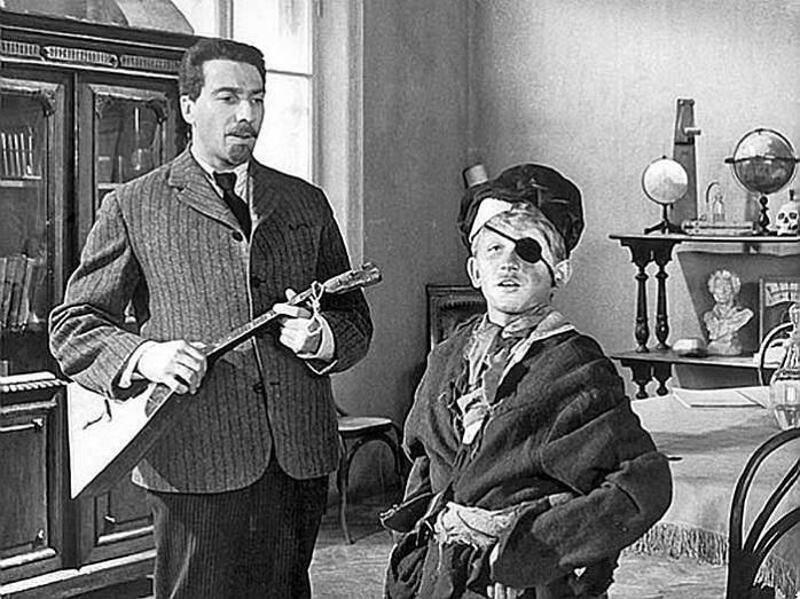 Роль директора коммуны принесла первую славу