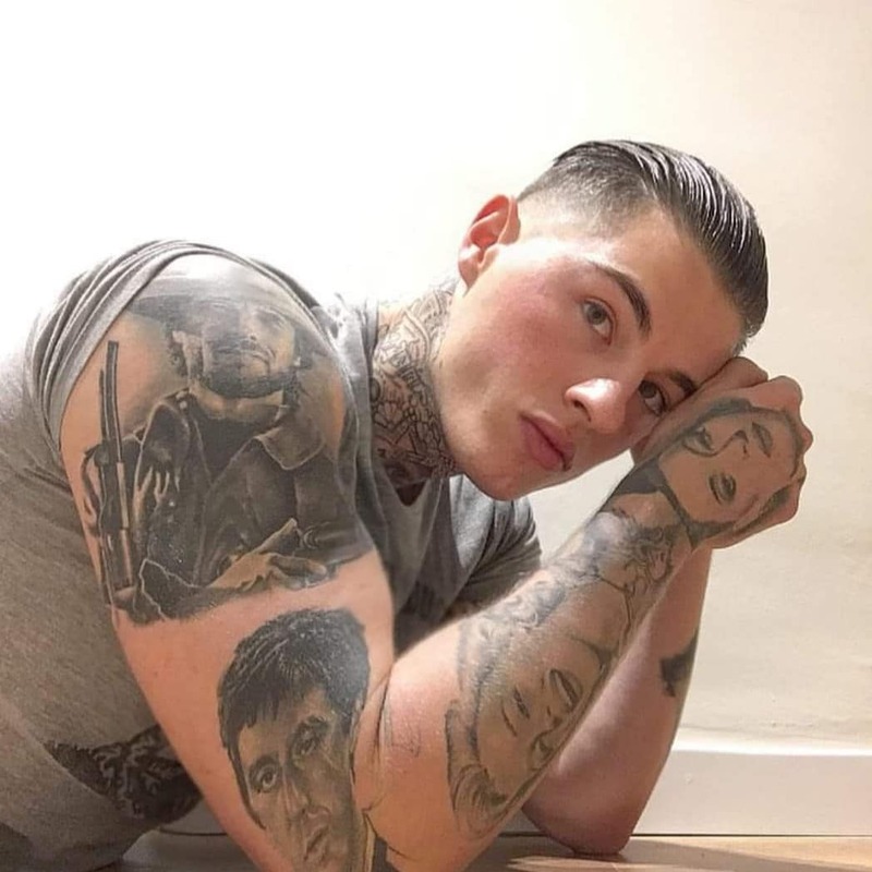 Оливер. 23 года. Сын модели