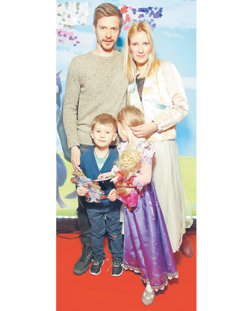 Анна Слю и Владимир Смирнов с детьми