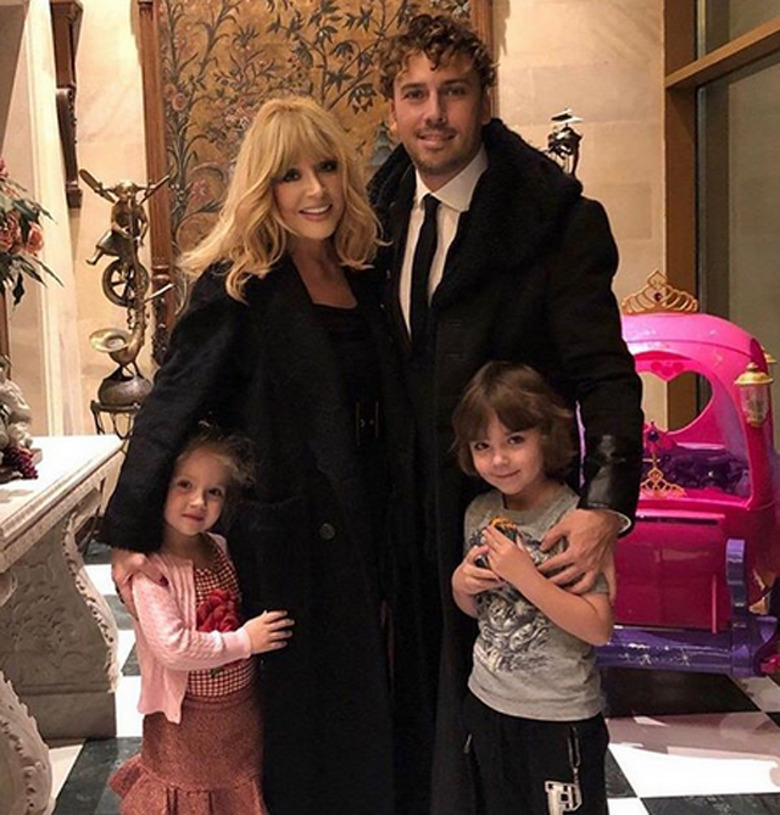 Дочки звезд поразительно похожи на мам