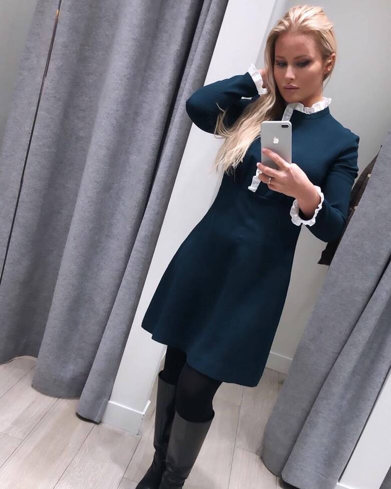 Дана Борисова примеряет платье