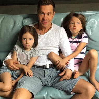 Павел Деревянко с дочками