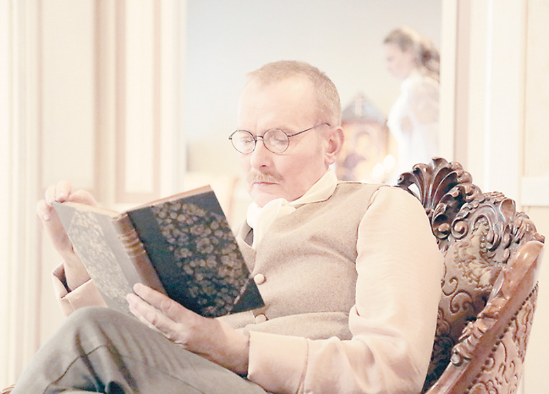 Андрей Руденский сыграл в сериале Аркадия Васильева, отца главной героини