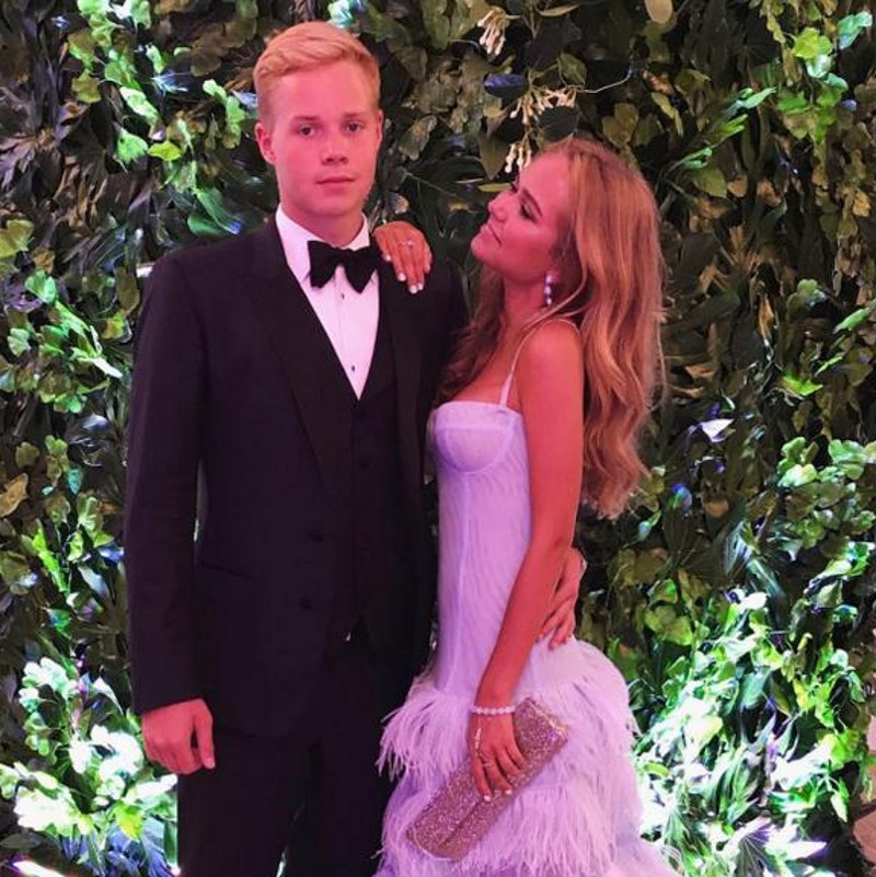 Это фото с Груздевым Маликова уже удалила