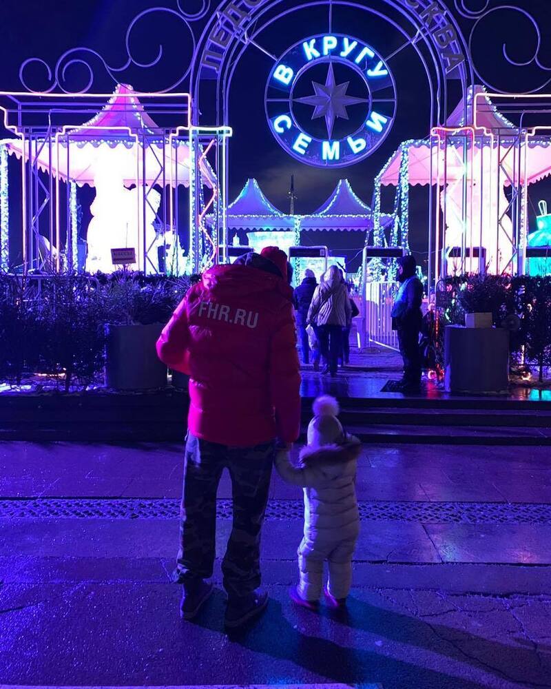 Иван Телегин гуляет с Таисией по Москве