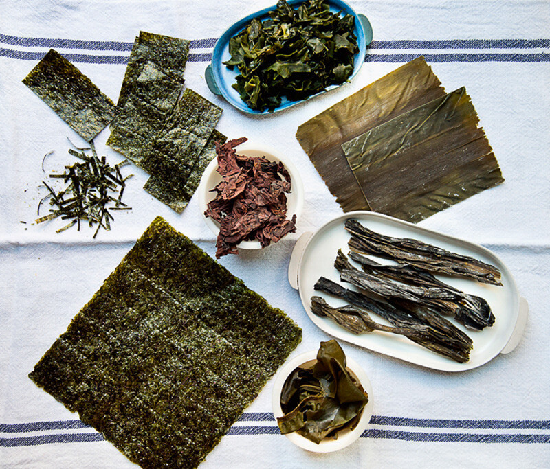 Лучший продукт для мощной детоксикации организма – морская капуста. Ламинария содержит альгиновую кислоту, обладающую способностью связывать и выводить из организма тяжелые металлы и радиоактивные вещества, не нарушая флору кишечника