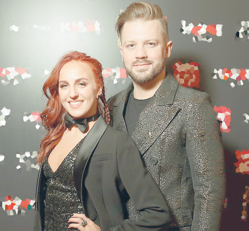 В последнее время Мария появляется на вечеринках вместе с музыкантом Арсением Бородиным. Однако свои отношения пара пока не комментирует