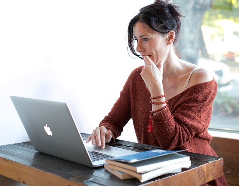 Легкость и ироничность должна быть не только в выбранных вами цитатах