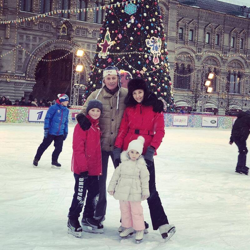 При каждом удобном случае семья проводит время вместе