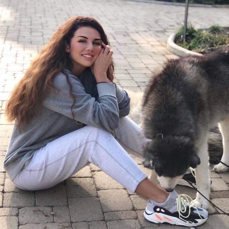 Любовь Седоковой к собакам взаимна