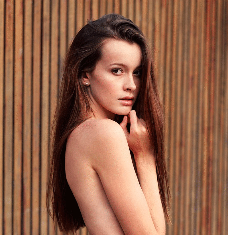 Люди довольно давно практикуют способ обмена интимными фотографиями