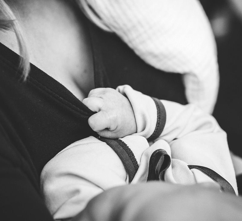 Гормон пролактин только слегка подавляет овуляцию