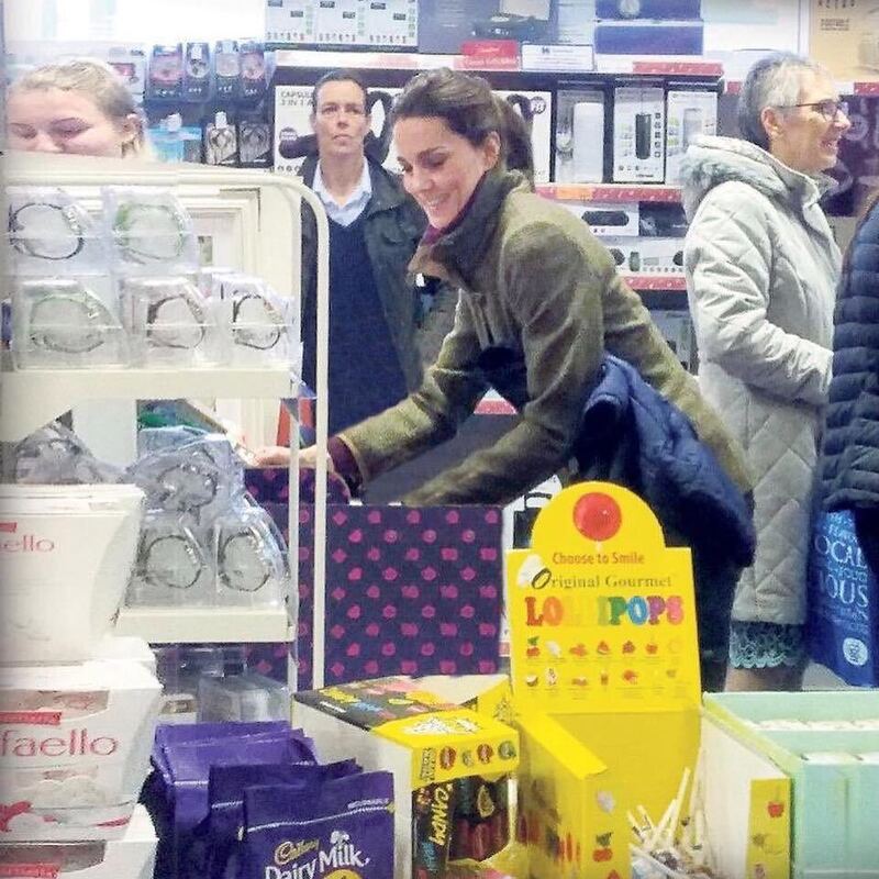 Кейт Миддлтон произвела фурор в очереди за подарками