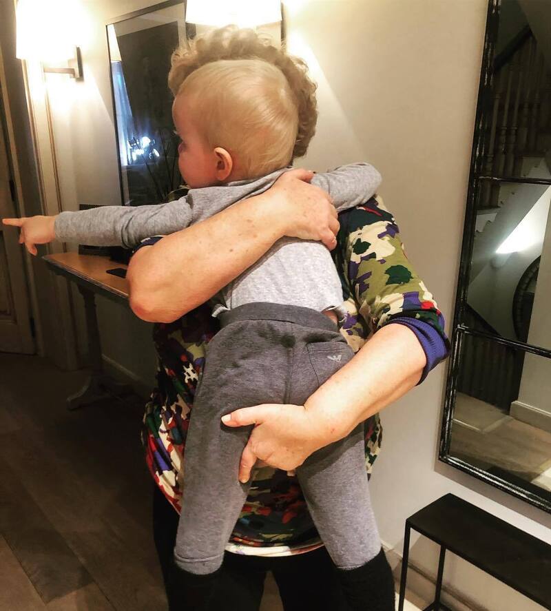 Нарусова с Платоном на руках. Это фото удивило всех