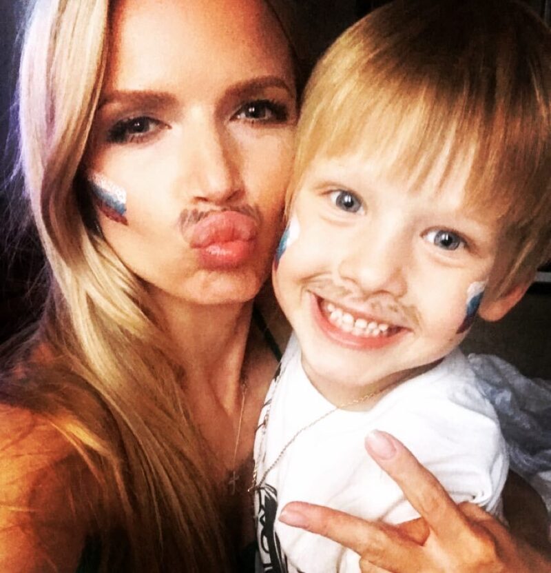 Юлия Михальчик воспитывает пятилетнего сына Сашу