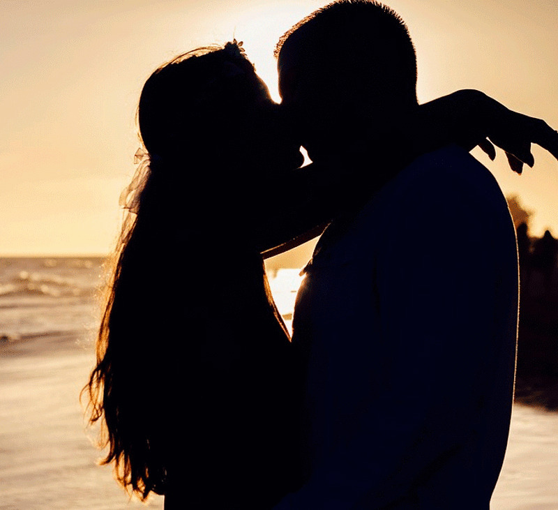 Если вы далеко от партнера, интимные сообщения подогреют ваши чувства