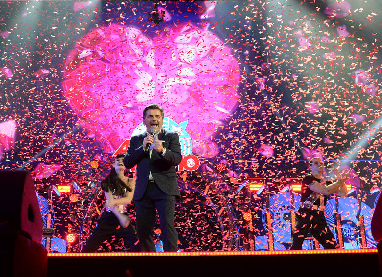 «You're my heart, you're my soul», – поет Томас Андерс