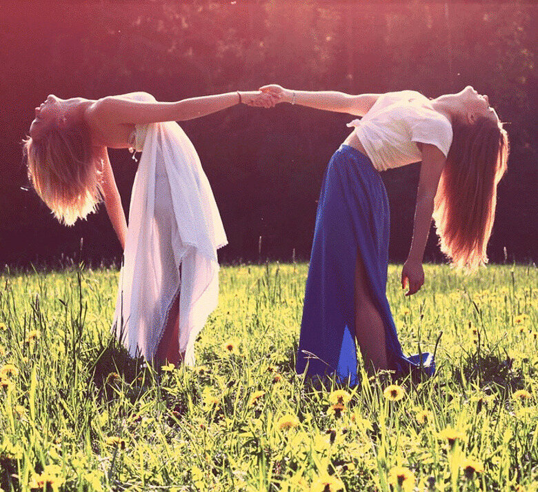 Суть женской дружбы не дано понять никому