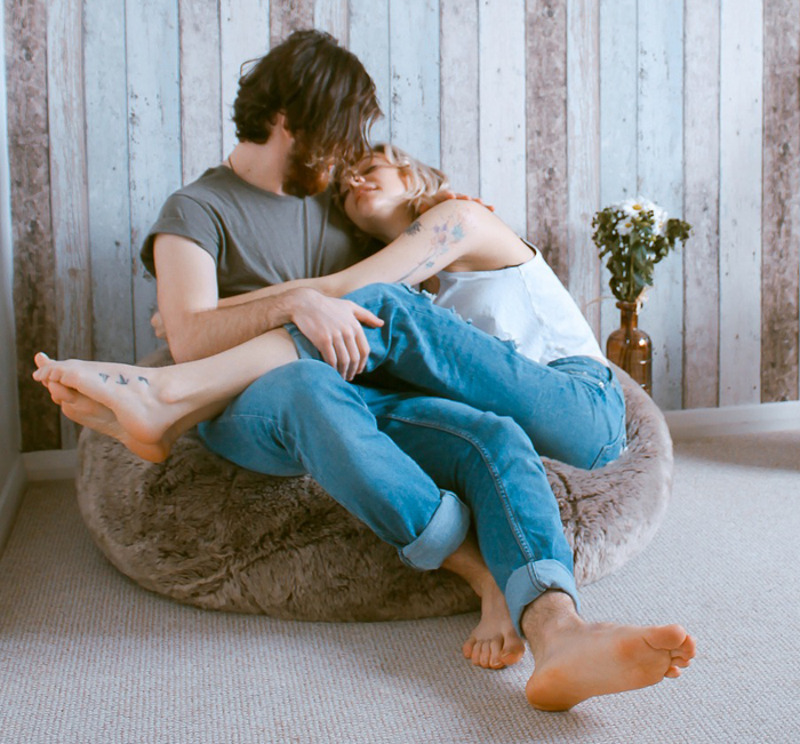 В других отношениях женщины часто ищут взаимопонимание и эмоции