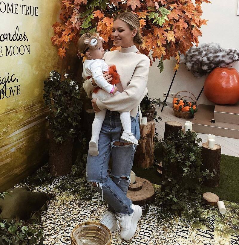 Дакота и малышка Мия