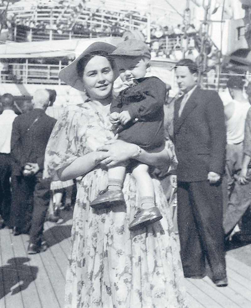 Будущий телеведущий с мамой Валентиной Игнатовной