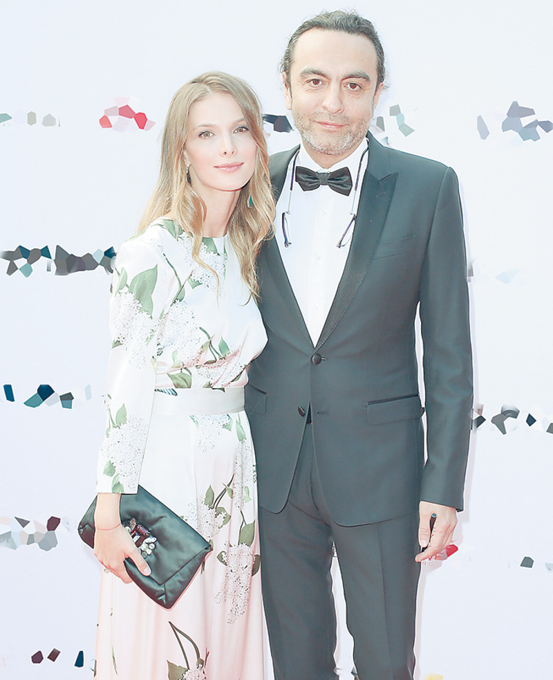 Светлана Иванова и продюсер и режиссер Джаник Файзиев долго скрывали свои отношения и подтвердили их лишь спустя три года после появления на свет дочери