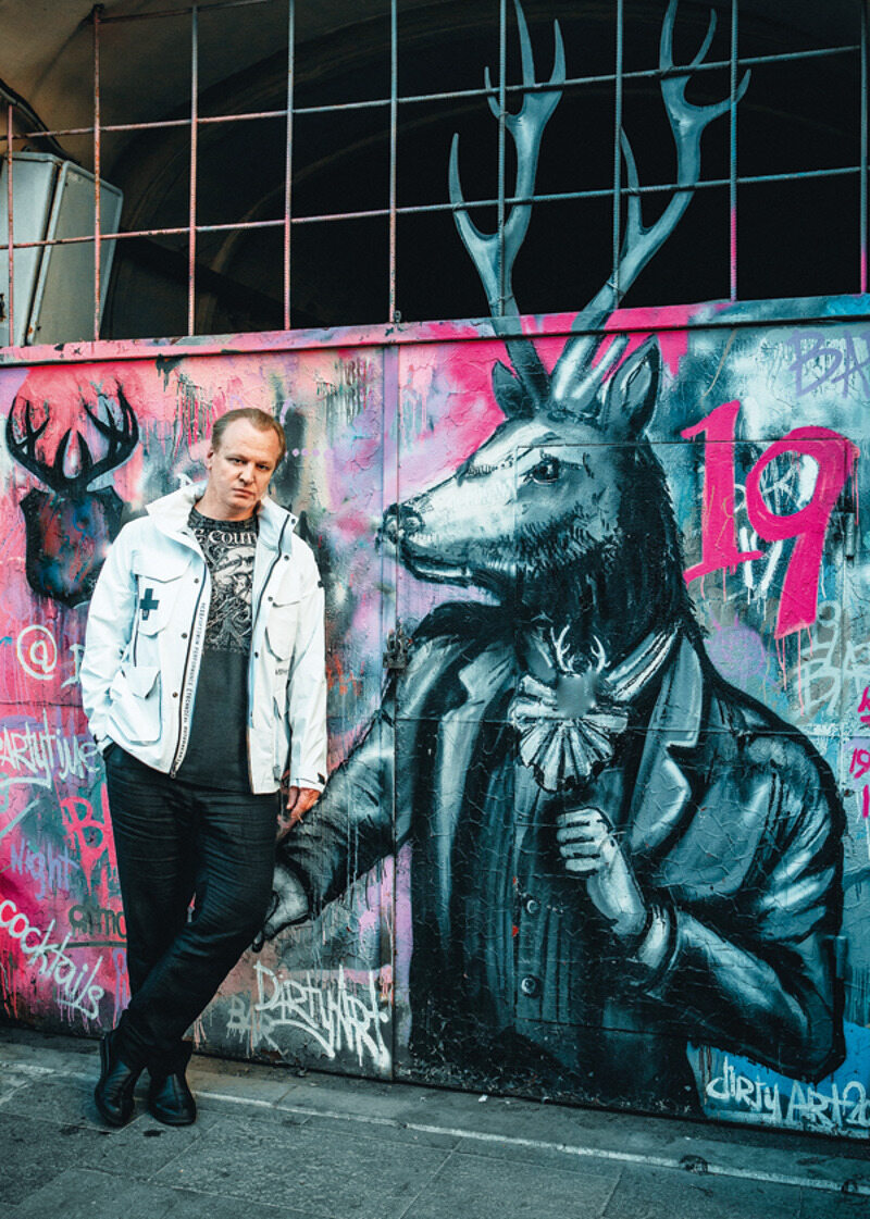 "Говорят, что много любви не бывает, но я чувствовал, что становлюсь аморфным, безвольным. Живу как забинтованный мамой"