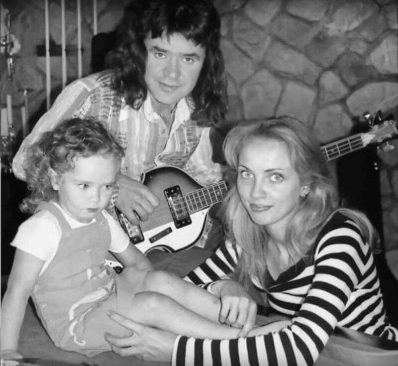 Евгений Осин с женой и дочерью