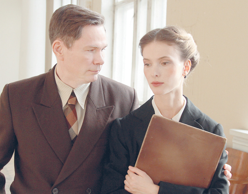 В сериале «Декабристка» актриса сыграла адвоката, которая бросает московскую жизнь и отправляется вслед за мужем, осужденным по ложному доносу