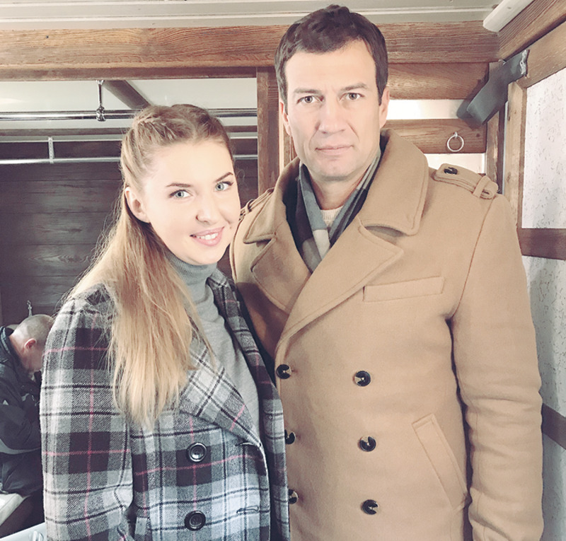 Алиса Феоктистова и Андрей Чернышов на съемках сериала «Верить и ждать»