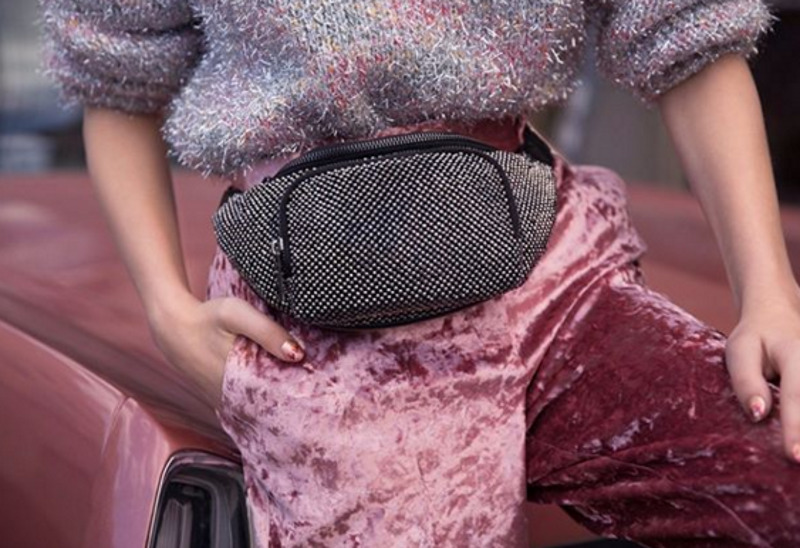 Этот аксессуар не теряет своих позиций с лета