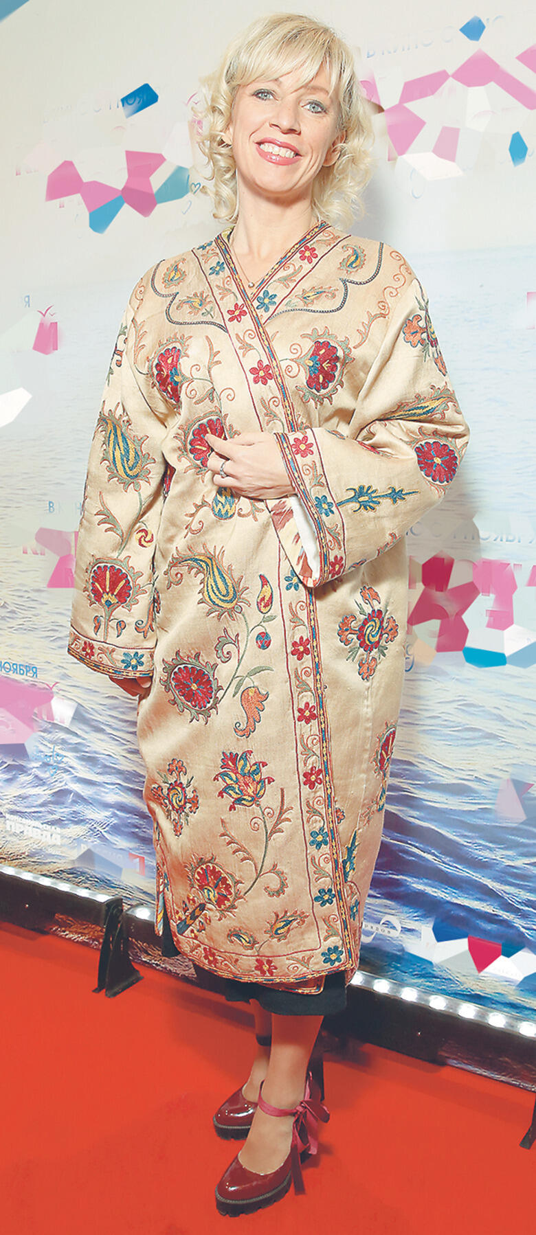 Мария Захарова удивила халатом