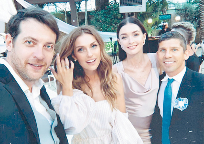 Кирилл Сафонов с женой Сашей Савельевой, дочерью и ее мужем