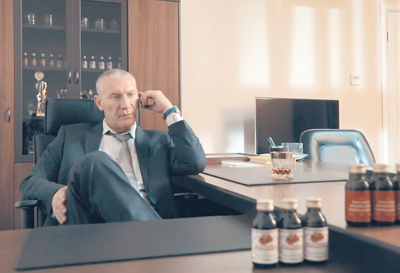 Яркая харизма позволяет Игорю играть резко отрицательных персонажей. В «Джокере-3» актеру достался именно такой