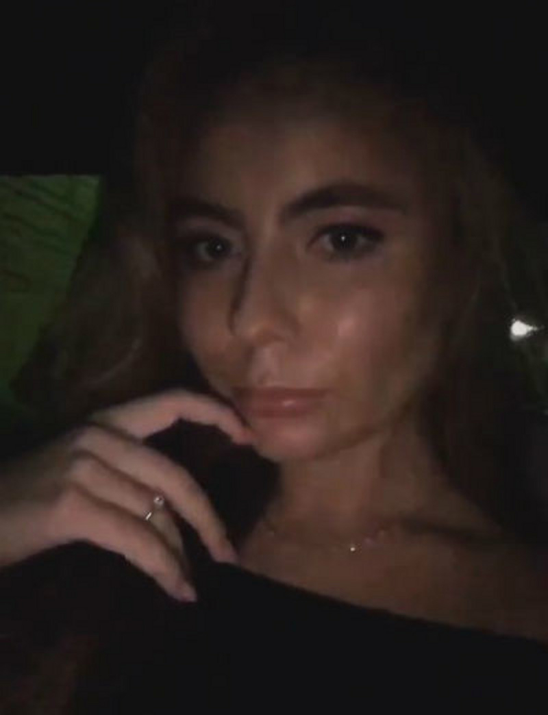 Александра Жулина опубликовала видео, на котором демонстрирует кольцо с бриллиантом