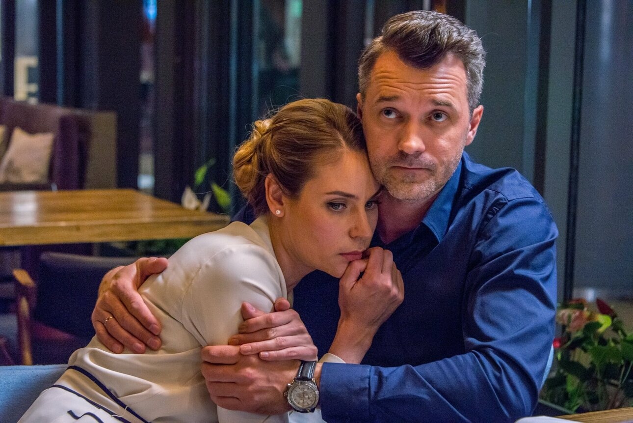 Павел Трубинер и его жена Юлия Мельникова недавно сыграли вместе в сериале "Мама"