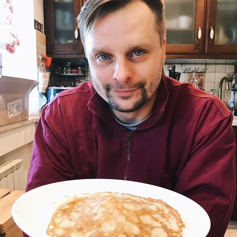 В юные годы актер подрабатывал в ресторане