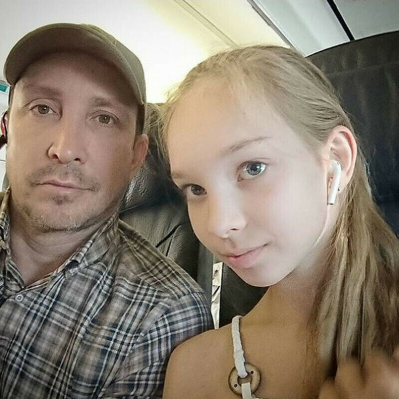 Певец часто общается со старшей дочерью